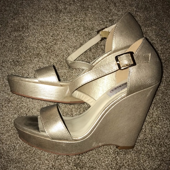 Soft Gold 5 inch High Heels/Wedge Women’s - Picture 2 of 8